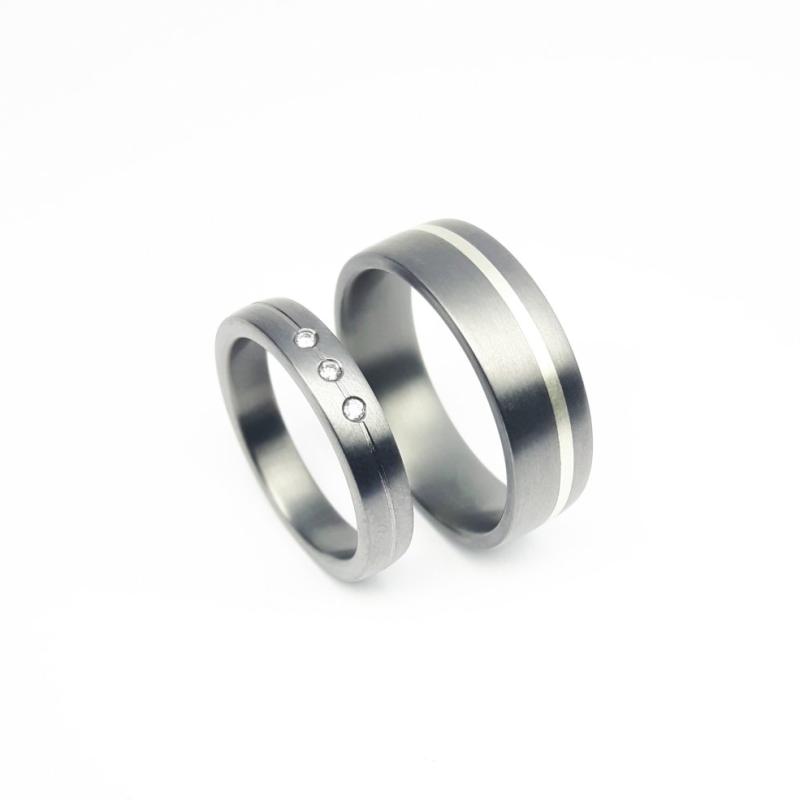 Bague en tantale 999/- et 3 diamants. Pièce unique.