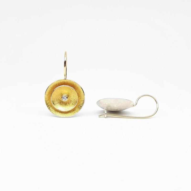 Boucle d'oreilles en or fin, or jaune 18kt, argent 925/- et diamants.