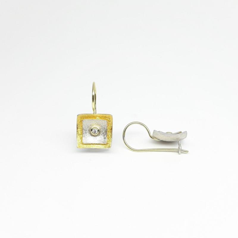 Boucle d'oreilles en or fin, or jaune 18kt, argent 925/- et diamants. 