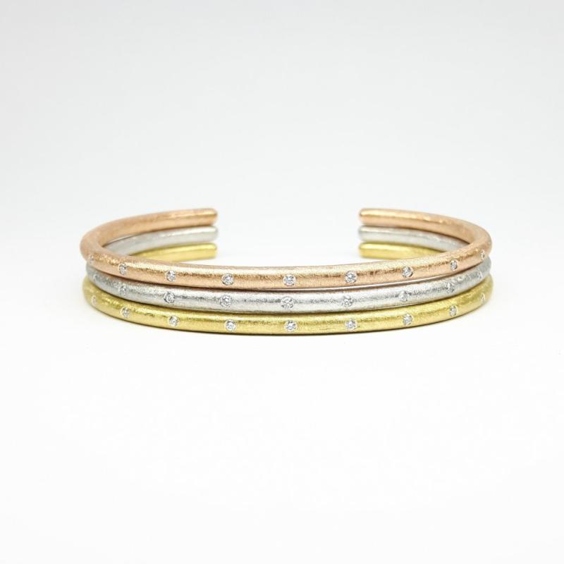 Bracelet en or jaune 18kt et 9 diamants.