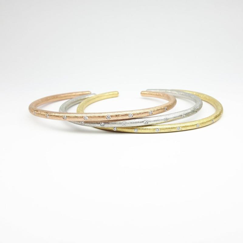 Bracelet en or rouge 18kt et 9 diamants.